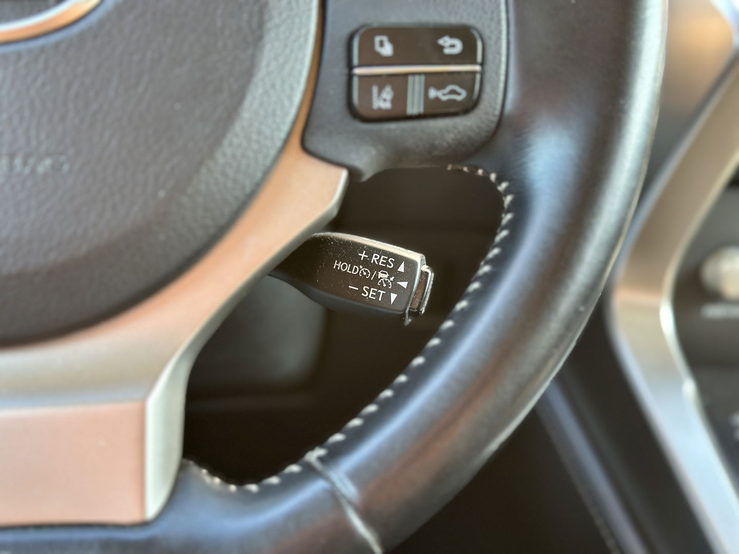 Lexus NX 300h AWD Luxury Line | Schuif/Kanteldak | Cruise Control | Achteruitrijcamera | Keyless Go/Entry | Apple Carplay/Android Auto | Parkeersensoren | DAB | Bluetooth | Stoelverwarming |