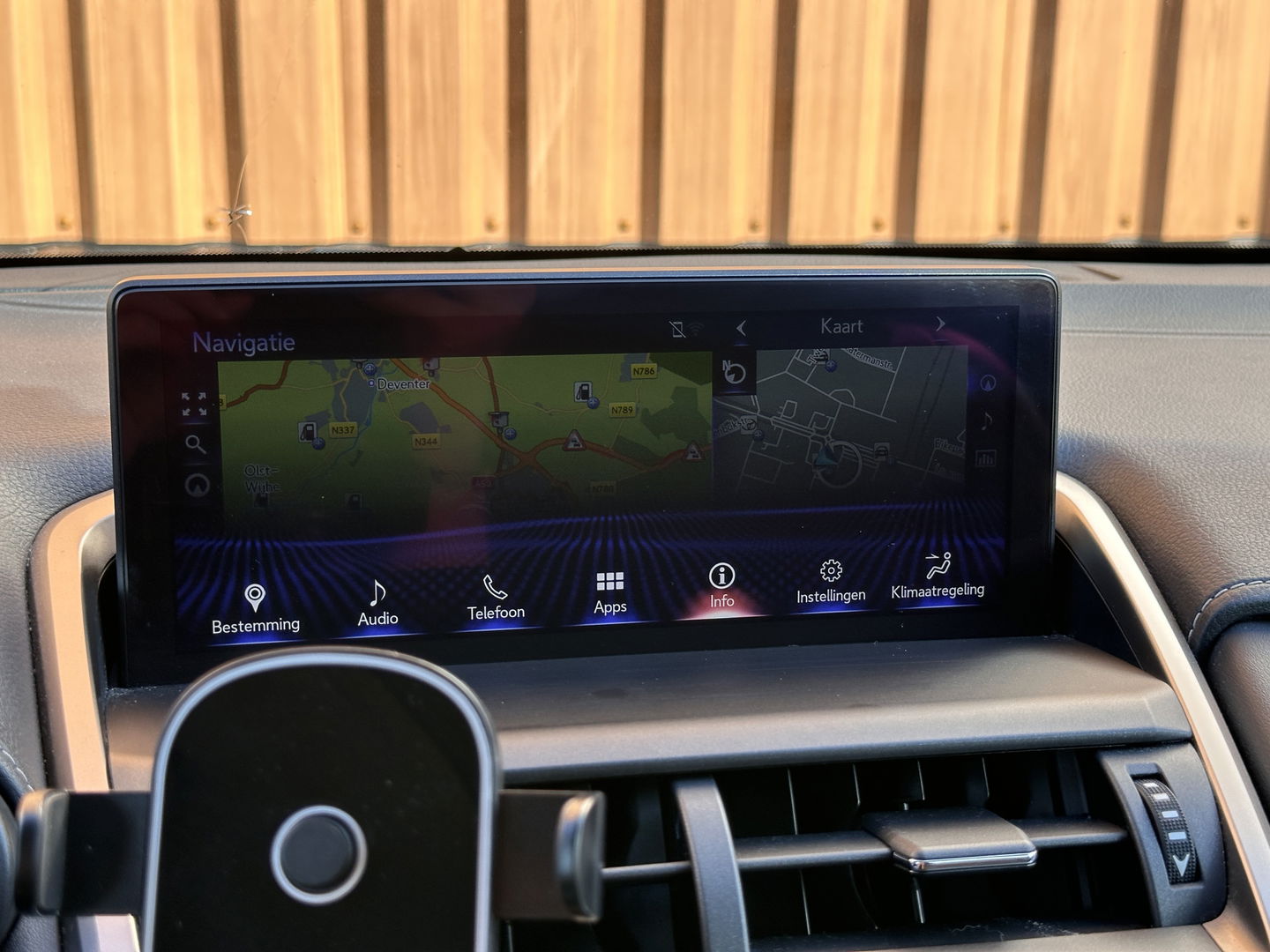 Lexus NX 300h AWD Luxury Line | Schuif/Kanteldak | Cruise Control | Achteruitrijcamera | Keyless Go/Entry | Apple Carplay/Android Auto | Parkeersensoren | DAB | Bluetooth | Stoelverwarming |