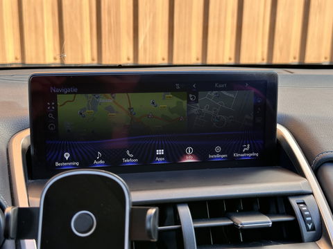 Lexus NX 300h AWD Luxury Line | Schuif/Kanteldak | Cruise Control | Achteruitrijcamera | Keyless Go/Entry | Apple Carplay/Android Auto | Parkeersensoren | DAB | Bluetooth | Stoelverwarming |