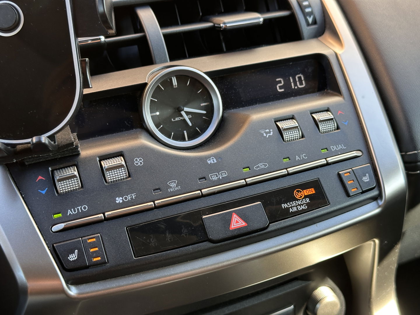 Lexus NX 300h AWD Luxury Line | Schuif/Kanteldak | Cruise Control | Achteruitrijcamera | Keyless Go/Entry | Apple Carplay/Android Auto | Parkeersensoren | DAB | Bluetooth | Stoelverwarming |