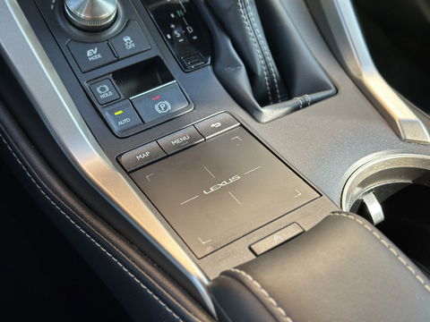 Lexus NX 300h AWD Luxury Line | Schuif/Kanteldak | Cruise Control | Achteruitrijcamera | Keyless Go/Entry | Apple Carplay/Android Auto | Parkeersensoren | DAB | Bluetooth | Stoelverwarming |