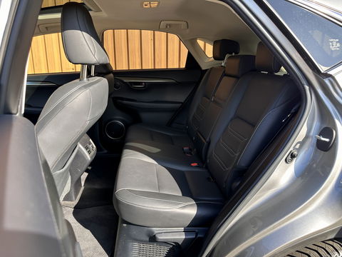 Lexus NX 300h AWD Luxury Line | Schuif/Kanteldak | Cruise Control | Achteruitrijcamera | Keyless Go/Entry | Apple Carplay/Android Auto | Parkeersensoren | DAB | Bluetooth | Stoelverwarming |