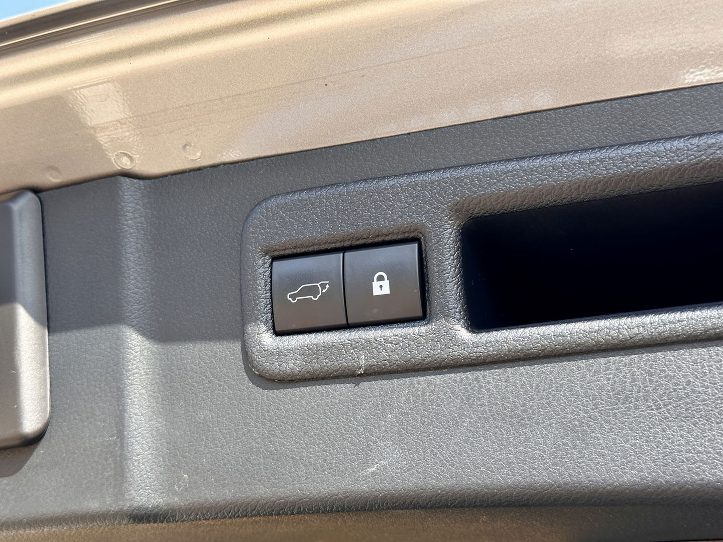 Lexus NX 300h AWD Luxury Line | Schuif/Kanteldak | Cruise Control | Achteruitrijcamera | Keyless Go/Entry | Apple Carplay/Android Auto | Parkeersensoren | DAB | Bluetooth | Stoelverwarming |