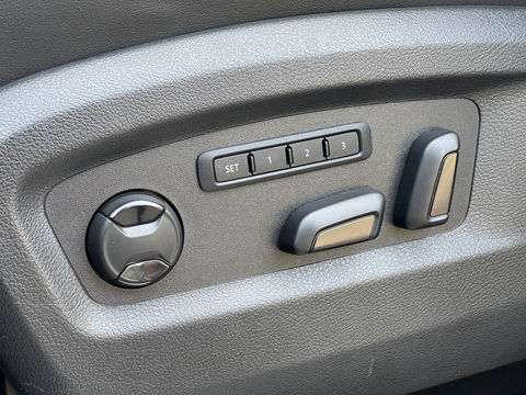 Volkswagen Transporter Multivan 2.0 TDI L1H1 4Motion Highline | 7 Persoons | Elektrische Schuifdeuren | Achteruitrijcamera | Adaptieve Cruise Control | Dodehoek Detector | Dynaudio | Apple Carplay/Android Auto | Stoelverwarming |