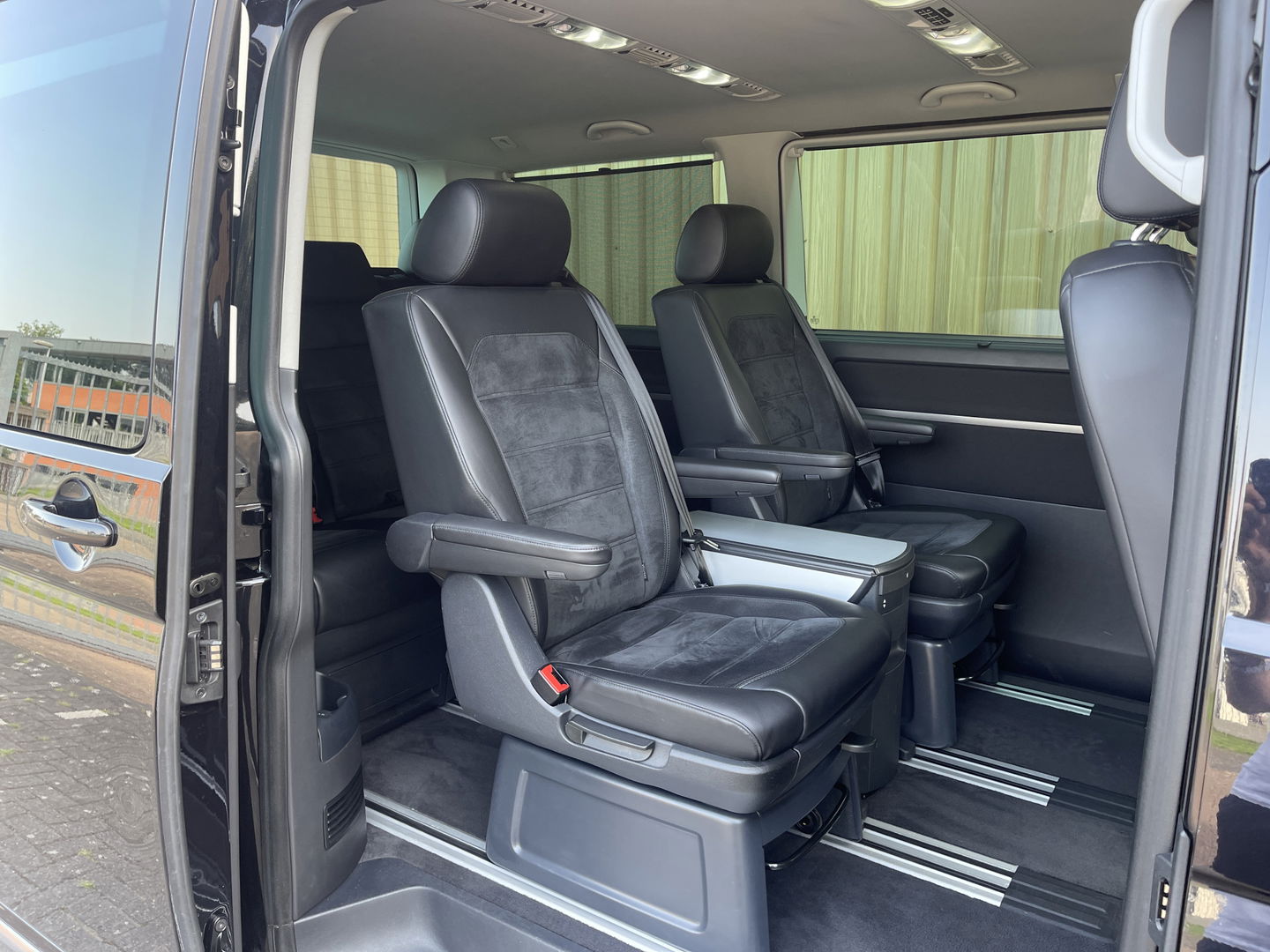 Volkswagen Transporter Multivan 2.0 TDI L1H1 4Motion Highline | 7 Persoons | Elektrische Schuifdeuren | Achteruitrijcamera | Adaptieve Cruise Control | Dodehoek Detector | Dynaudio | Apple Carplay/Android Auto | Stoelverwarming |