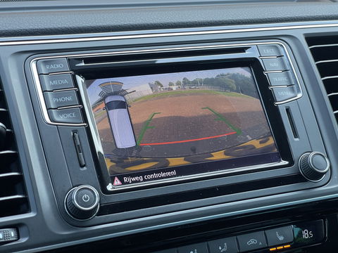 Volkswagen Transporter Multivan 2.0 TDI L1H1 4Motion Highline | 7 Persoons | Elektrische Schuifdeuren | Achteruitrijcamera | Adaptieve Cruise Control | Dodehoek Detector | Dynaudio | Apple Carplay/Android Auto | Stoelverwarming |