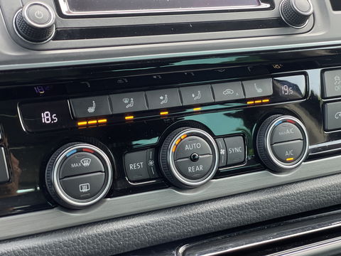 Volkswagen Transporter Multivan 2.0 TDI L1H1 4Motion Highline | 7 Persoons | Elektrische Schuifdeuren | Achteruitrijcamera | Adaptieve Cruise Control | Dodehoek Detector | Dynaudio | Apple Carplay/Android Auto | Stoelverwarming |