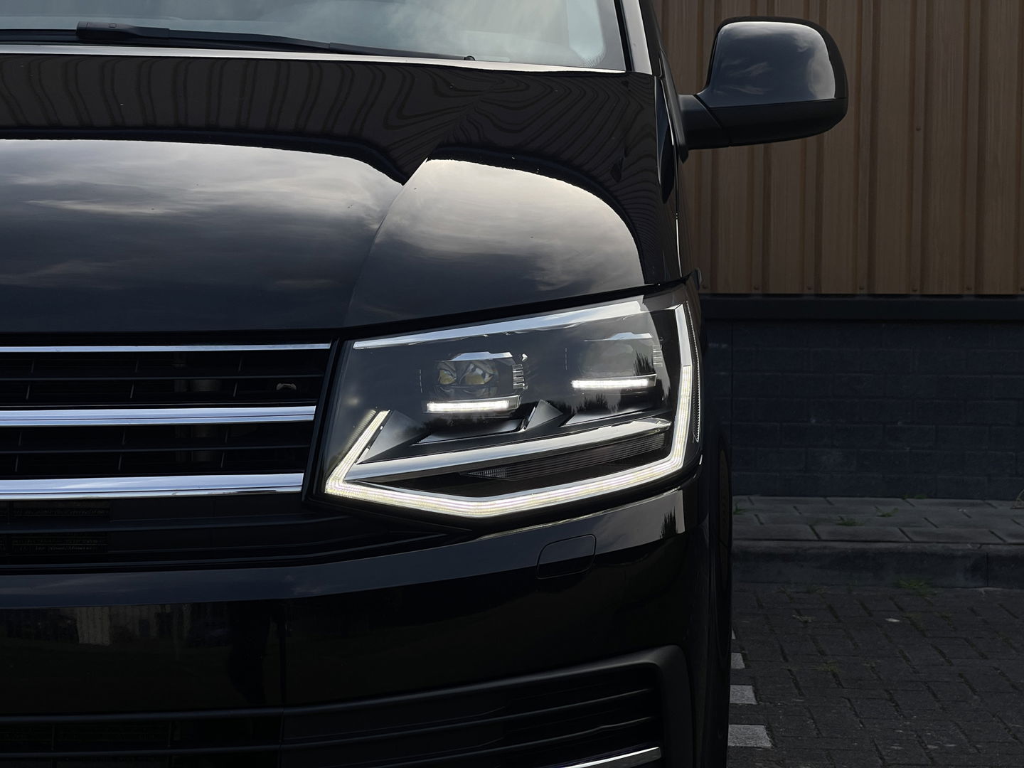 Volkswagen Transporter Multivan 2.0 TDI L1H1 4Motion Highline | 7 Persoons | Elektrische Schuifdeuren | Achteruitrijcamera | Adaptieve Cruise Control | Dodehoek Detector | Dynaudio | Apple Carplay/Android Auto | Stoelverwarming |