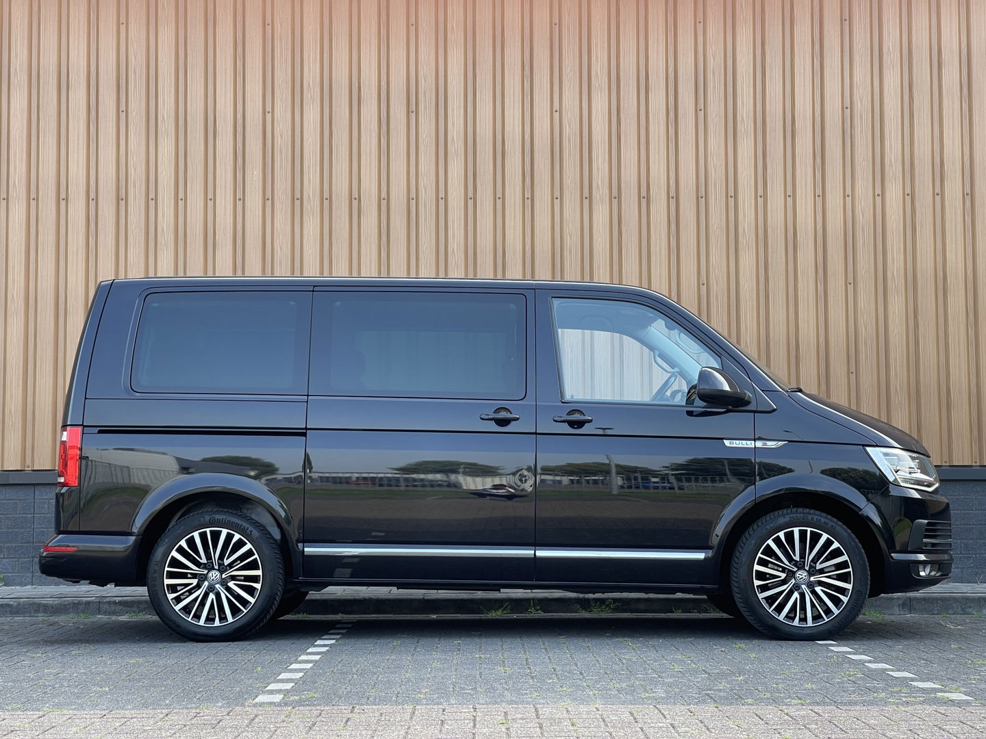 Volkswagen Transporter Multivan 2.0 TDI L1H1 4Motion Highline | 7 Persoons | Elektrische Schuifdeuren | Achteruitrijcamera | Adaptieve Cruise Control | Dodehoek Detector | Dynaudio | Apple Carplay/Android Auto | Stoelverwarming |