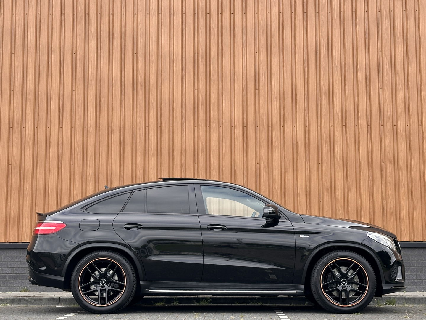 Mercedes-Benz GLE Coupé AMG 43 4MATIC | 360° Camera | Schuif/Kanteldak | Elektrisch Wegklapbare Trekhaak | Adaptieve Cruise Control | Memory & Masage Voorstoelen | Harman Kardon | Stoel- Verwarming & Verkoeling |