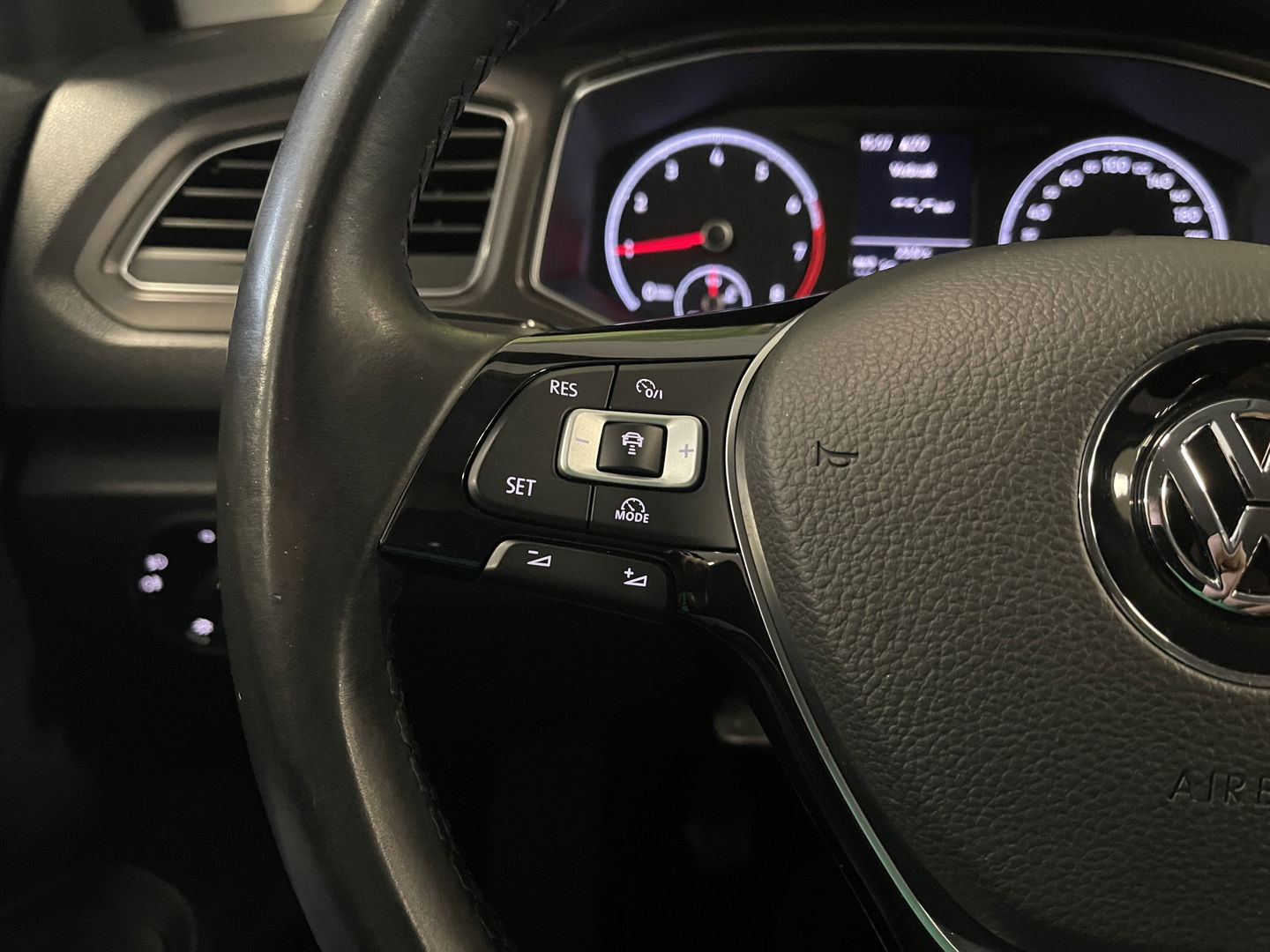 Volkswagen T-Roc 1.0 TSI Style | Trekhaak | Adaptieve Cruise Control | Parkeersensoren | Apple Carplay/Android Auto | Lane Assist | Navigatie | DAB | Airconditioning |