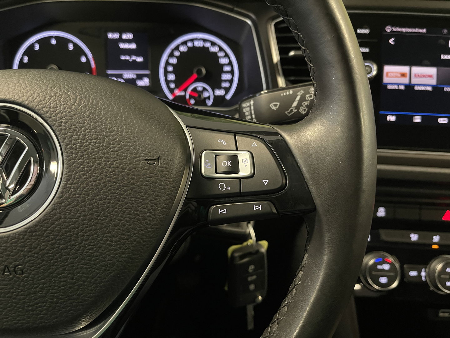 Volkswagen T-Roc 1.0 TSI Style | Trekhaak | Adaptieve Cruise Control | Parkeersensoren | Apple Carplay/Android Auto | Lane Assist | Navigatie | DAB | Airconditioning |