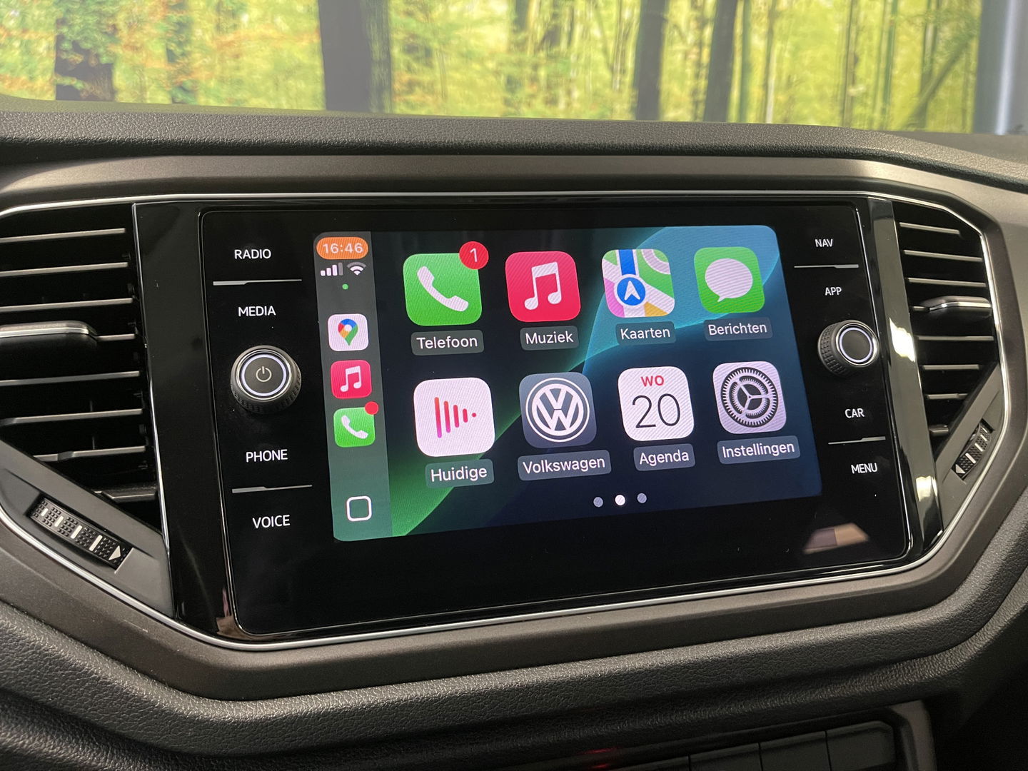 Volkswagen T-Roc 1.0 TSI Style | Trekhaak | Adaptieve Cruise Control | Parkeersensoren | Apple Carplay/Android Auto | Lane Assist | Navigatie | DAB | Airconditioning |