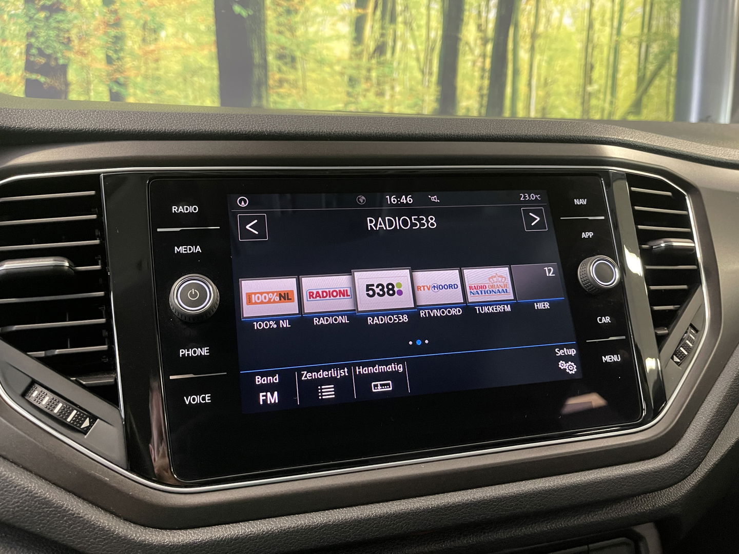 Volkswagen T-Roc 1.0 TSI Style | Trekhaak | Adaptieve Cruise Control | Parkeersensoren | Apple Carplay/Android Auto | Lane Assist | Navigatie | DAB | Airconditioning |