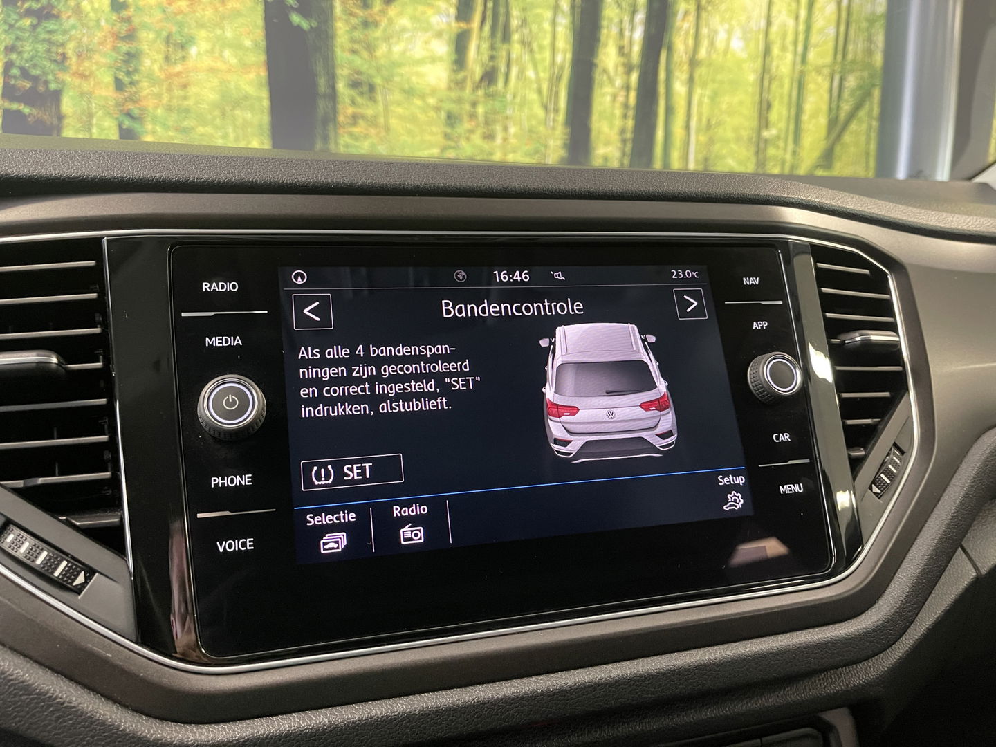 Volkswagen T-Roc 1.0 TSI Style | Trekhaak | Adaptieve Cruise Control | Parkeersensoren | Apple Carplay/Android Auto | Lane Assist | Navigatie | DAB | Airconditioning |