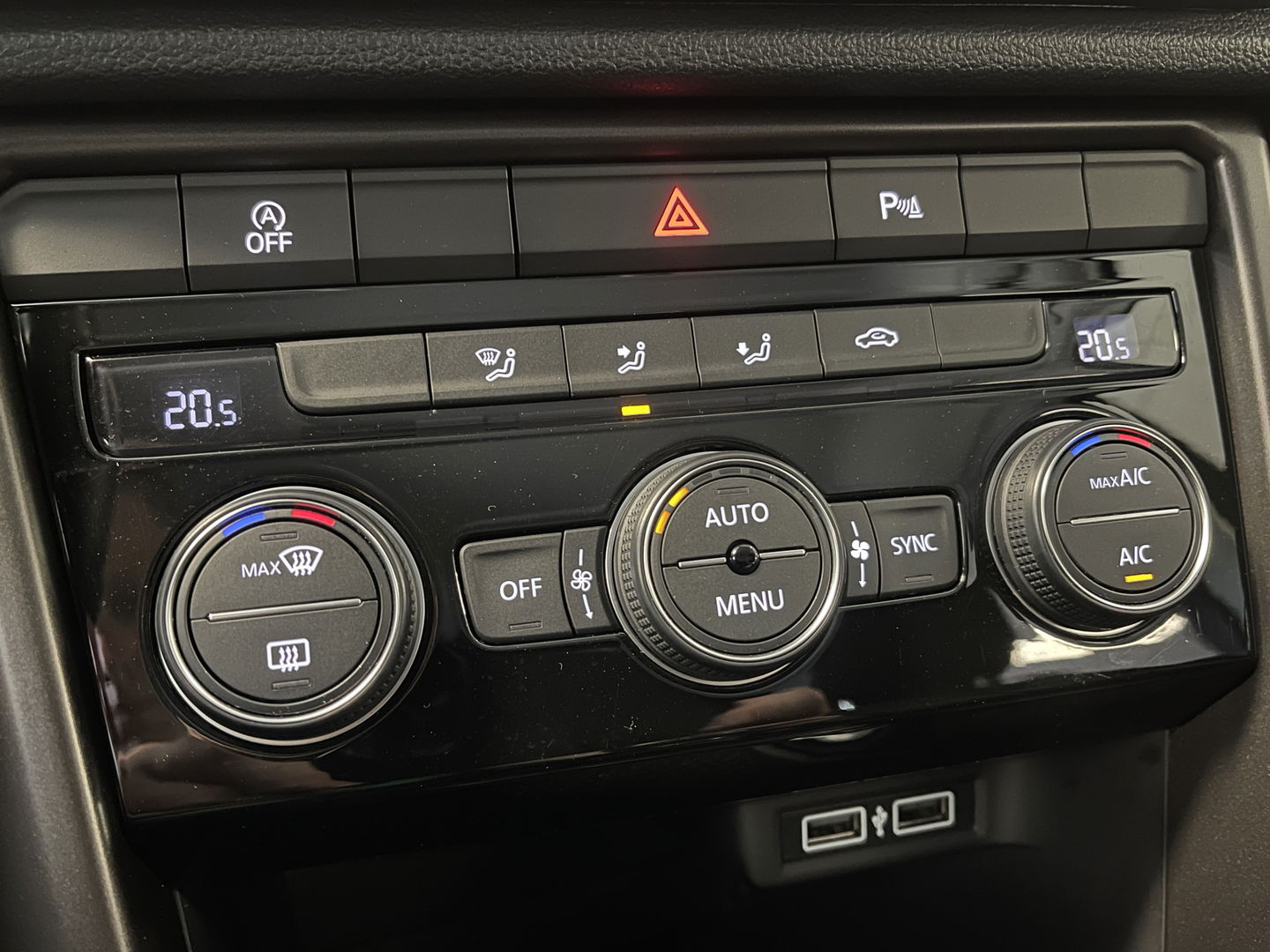 Volkswagen T-Roc 1.0 TSI Style | Trekhaak | Adaptieve Cruise Control | Parkeersensoren | Apple Carplay/Android Auto | Lane Assist | Navigatie | DAB | Airconditioning |