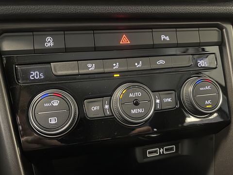 Volkswagen T-Roc 1.0 TSI Style | Trekhaak | Adaptieve Cruise Control | Parkeersensoren | Apple Carplay/Android Auto | Lane Assist | Navigatie | DAB | Airconditioning |