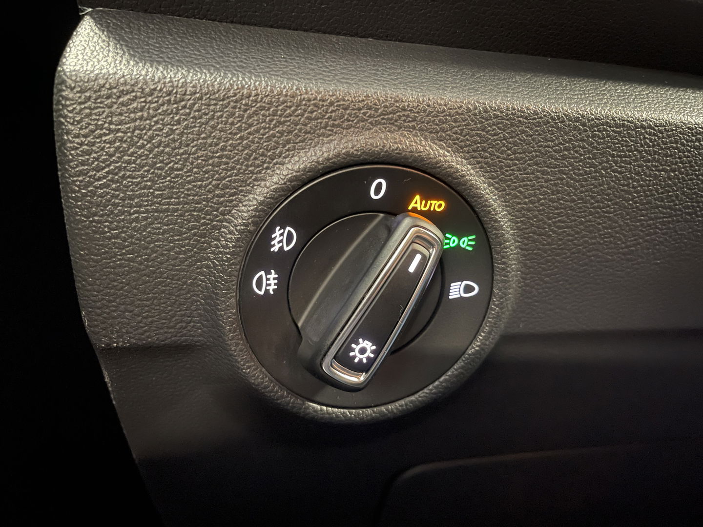Volkswagen T-Roc 1.0 TSI Style | Trekhaak | Adaptieve Cruise Control | Parkeersensoren | Apple Carplay/Android Auto | Lane Assist | Navigatie | DAB | Airconditioning |
