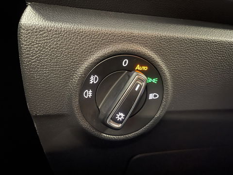 Volkswagen T-Roc 1.0 TSI Style | Trekhaak | Adaptieve Cruise Control | Parkeersensoren | Apple Carplay/Android Auto | Lane Assist | Navigatie | DAB | Airconditioning |