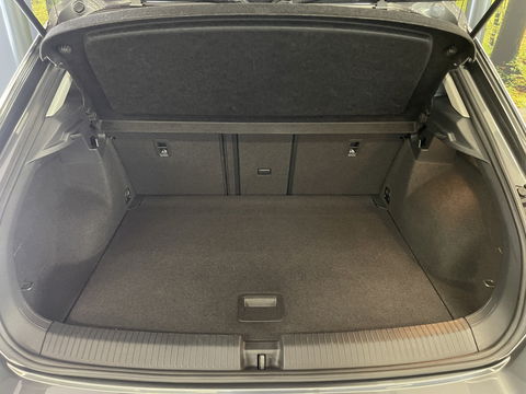 Volkswagen T-Roc 1.0 TSI Style | Trekhaak | Adaptieve Cruise Control | Parkeersensoren | Apple Carplay/Android Auto | Lane Assist | Navigatie | DAB | Airconditioning |