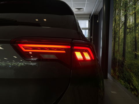 Volkswagen T-Roc 1.0 TSI Style | Trekhaak | Adaptieve Cruise Control | Parkeersensoren | Apple Carplay/Android Auto | Lane Assist | Navigatie | DAB | Airconditioning |