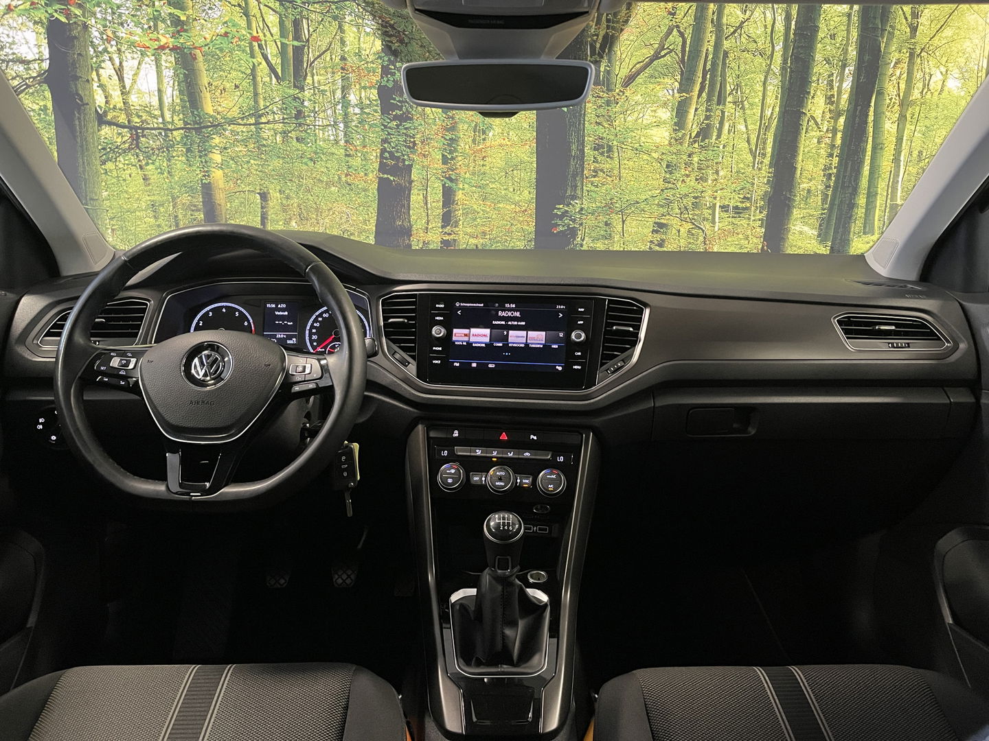 Volkswagen T-Roc 1.0 TSI Style | Trekhaak | Adaptieve Cruise Control | Parkeersensoren | Apple Carplay/Android Auto | Lane Assist | Navigatie | DAB | Airconditioning |