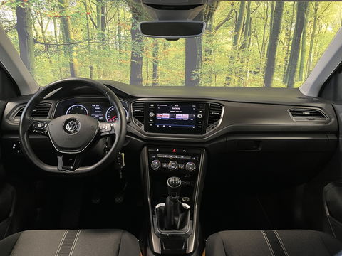Volkswagen T-Roc 1.0 TSI Style | Trekhaak | Adaptieve Cruise Control | Parkeersensoren | Apple Carplay/Android Auto | Lane Assist | Navigatie | DAB | Airconditioning |