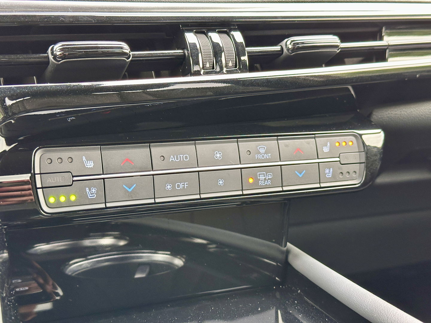 Toyota Mirai Prestige | 360° Camera | Cruise Control | Keyless Go/Entry | JBL | Stoelverwarming | Stoelventilatie | Dodehoek Detectie | Lane Assist | Apple Carplay / Android Auto |