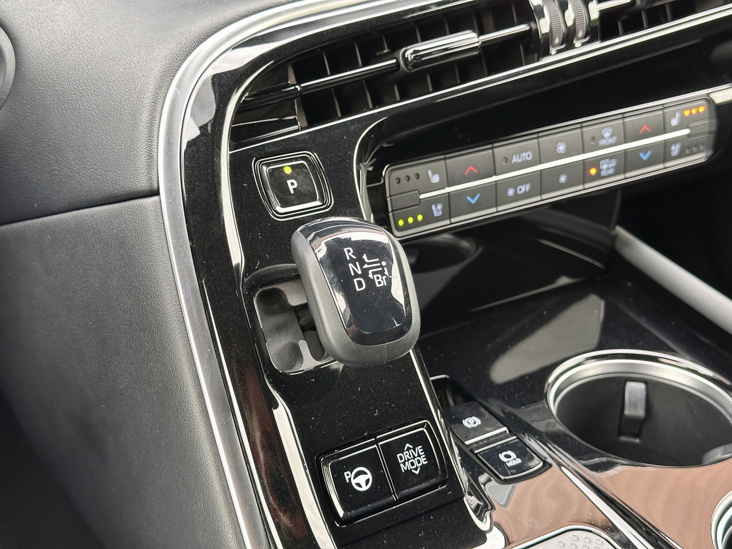 Toyota Mirai Prestige | 360° Camera | Cruise Control | Keyless Go/Entry | JBL | Stoelverwarming | Stoelventilatie | Dodehoek Detectie | Lane Assist | Apple Carplay / Android Auto |