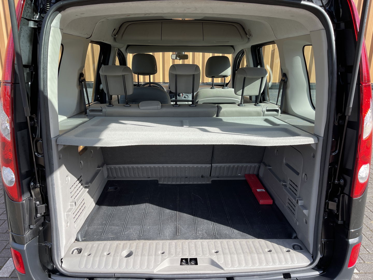 Renault Kangoo Family 1.5 dCi Expression | 2x Schuifdeuren | 5 Zitplaatsen | Airconditioning | Radio/Cd | Origineel Nederlands | Cruise Control | Trekhaak |