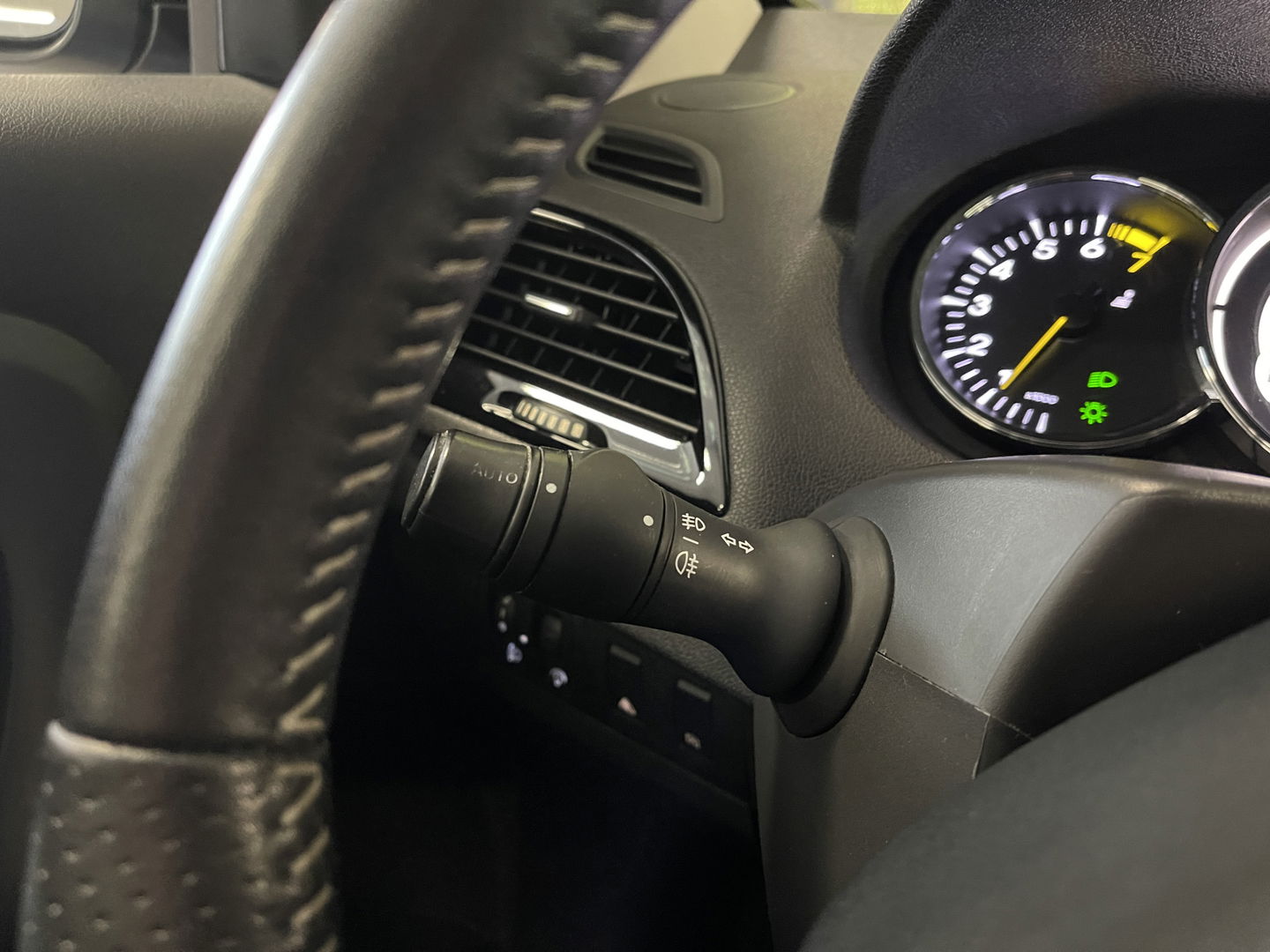 Renault Mégane 1.2 TCe Bose | Origineel Nederlands | Airconditioning | Lichtmetaal 17'' | Radio\Cd | Bose Audio | Bluetooth | Navigatie |