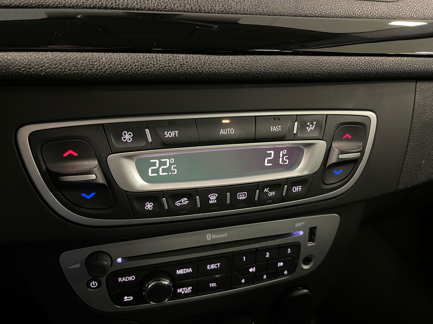 Renault Mégane 1.2 TCe Bose | Origineel Nederlands | Airconditioning | Lichtmetaal 17'' | Radio\Cd | Bose Audio | Bluetooth | Navigatie |
