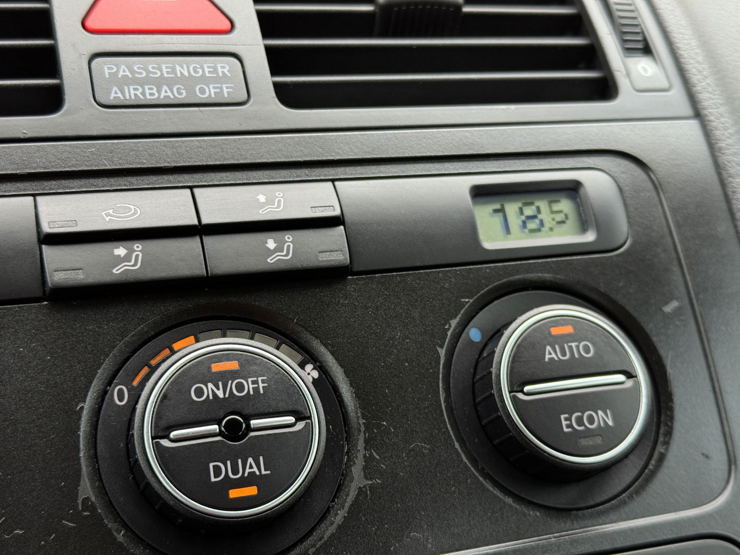 Volkswagen Touran 2.0-16V FSI Trendline | Trekhaak | Cruise Control | Parkeersensoren Achter | Airconditioning | Radio/CD-Speler | Isofix | Elektrische Ramen |