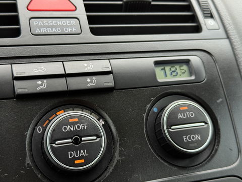 Volkswagen Touran 2.0-16V FSI Trendline | Trekhaak | Cruise Control | Parkeersensoren Achter | Airconditioning | Radio/CD-Speler | Isofix | Elektrische Ramen |