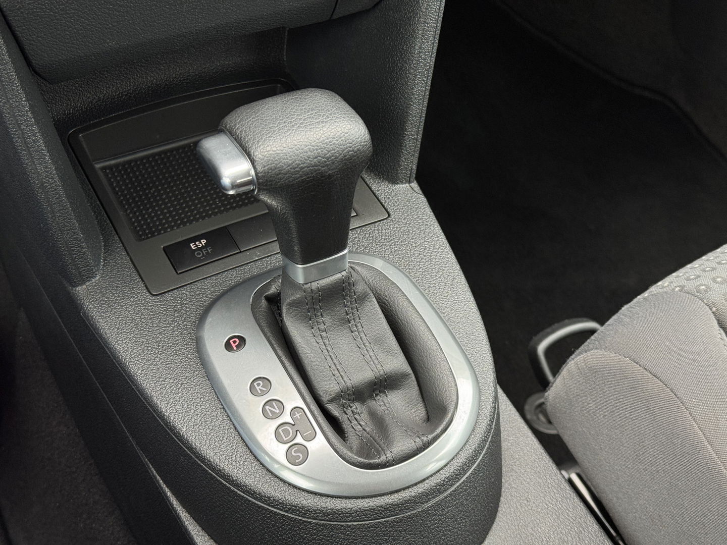 Volkswagen Touran 2.0-16V FSI Trendline | Trekhaak | Cruise Control | Parkeersensoren Achter | Airconditioning | Radio/CD-Speler | Isofix | Elektrische Ramen |