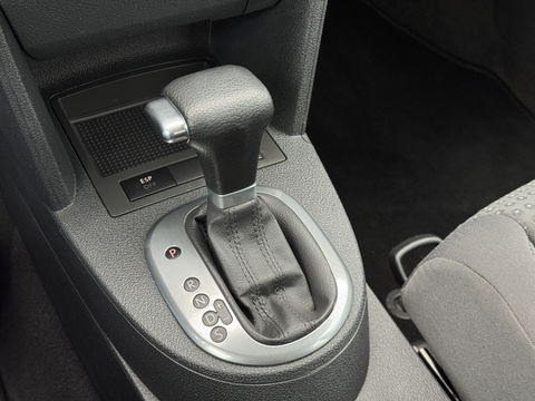 Volkswagen Touran 2.0-16V FSI Trendline | Trekhaak | Cruise Control | Parkeersensoren Achter | Airconditioning | Radio/CD-Speler | Isofix | Elektrische Ramen |