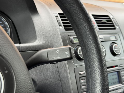 Volkswagen Touran 2.0-16V FSI Trendline | Trekhaak | Cruise Control | Parkeersensoren Achter | Airconditioning | Radio/CD-Speler | Isofix | Elektrische Ramen |