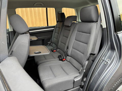 Volkswagen Touran 2.0-16V FSI Trendline | Trekhaak | Cruise Control | Parkeersensoren Achter | Airconditioning | Radio/CD-Speler | Isofix | Elektrische Ramen |