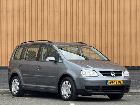 Volkswagen Touran 2.0-16V FSI Trendline | Trekhaak | Cruise Control | Parkeersensoren Achter | Airconditioning | Radio/CD-Speler | Isofix | Elektrische Ramen |