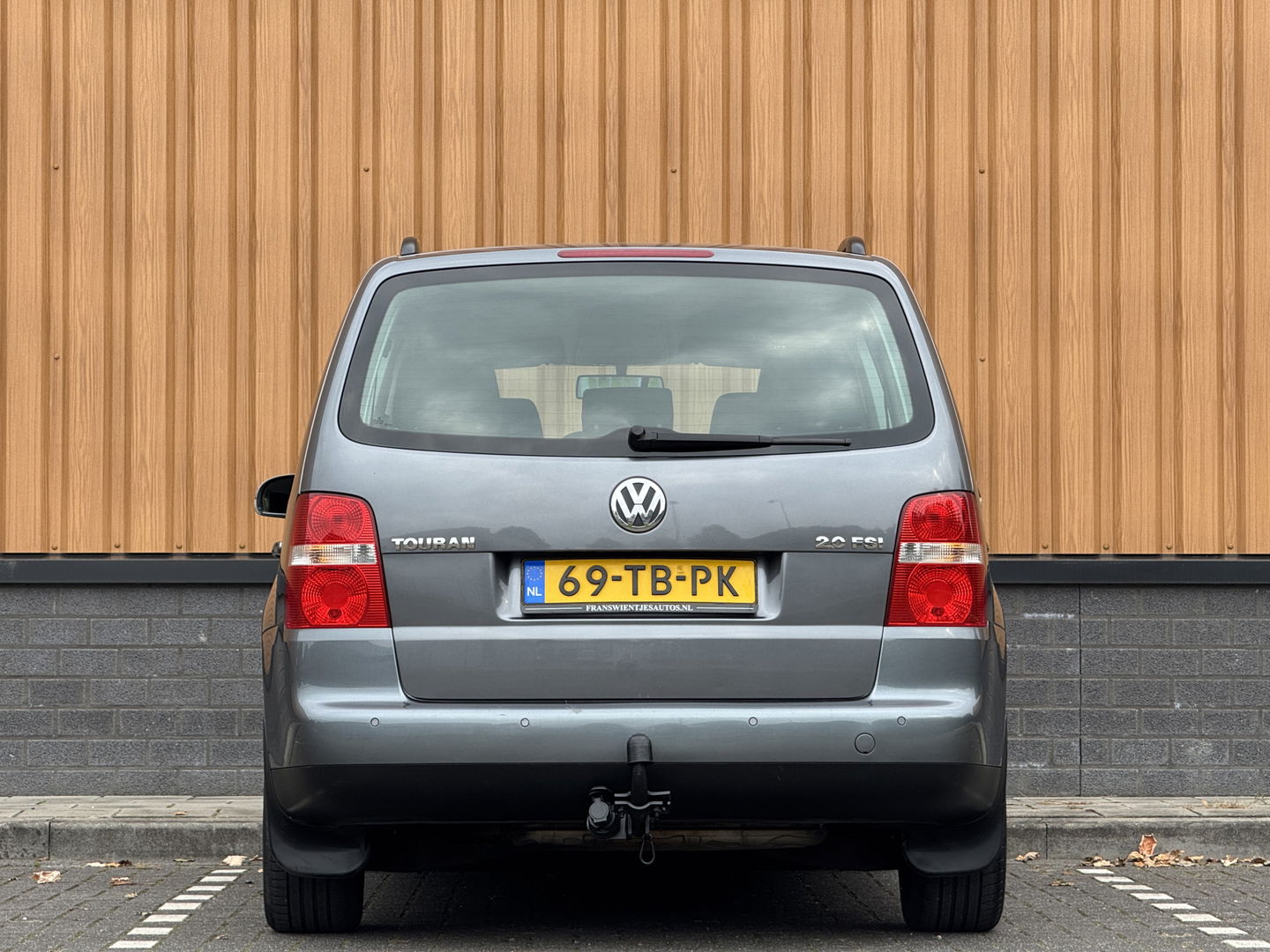 Volkswagen Touran 2.0-16V FSI Trendline | Trekhaak | Cruise Control | Parkeersensoren Achter | Airconditioning | Radio/CD-Speler | Isofix | Elektrische Ramen |