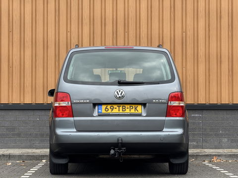 Volkswagen Touran 2.0-16V FSI Trendline | Trekhaak | Cruise Control | Parkeersensoren Achter | Airconditioning | Radio/CD-Speler | Isofix | Elektrische Ramen |