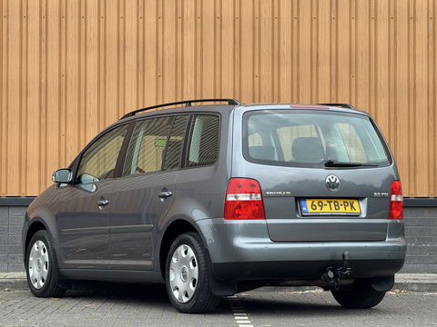 Volkswagen Touran 2.0-16V FSI Trendline | Trekhaak | Cruise Control | Parkeersensoren Achter | Airconditioning | Radio/CD-Speler | Isofix | Elektrische Ramen |