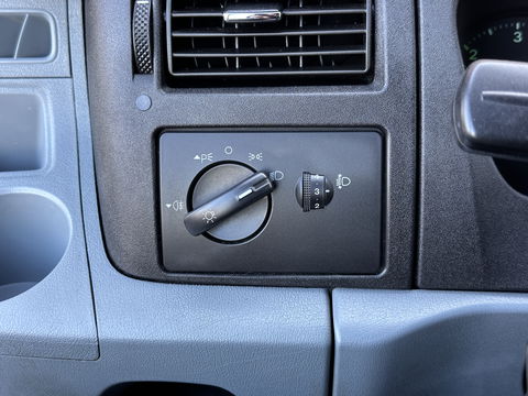 Ford Transit 260S 2.2 TDCI Economy Edition | APK 09-2026!! | Trekhaak | Radio CD-Speler | Centrale Deurvergrendeling | Elektrische Ramen Voor |