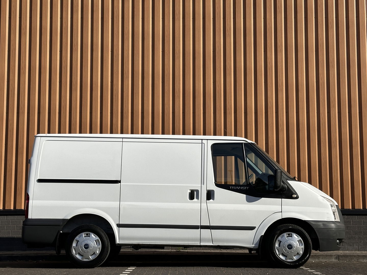 Ford Transit 260S 2.2 TDCI Economy Edition | APK 09-2026!! | Trekhaak | Radio CD-Speler | Centrale Deurvergrendeling | Elektrische Ramen Voor |