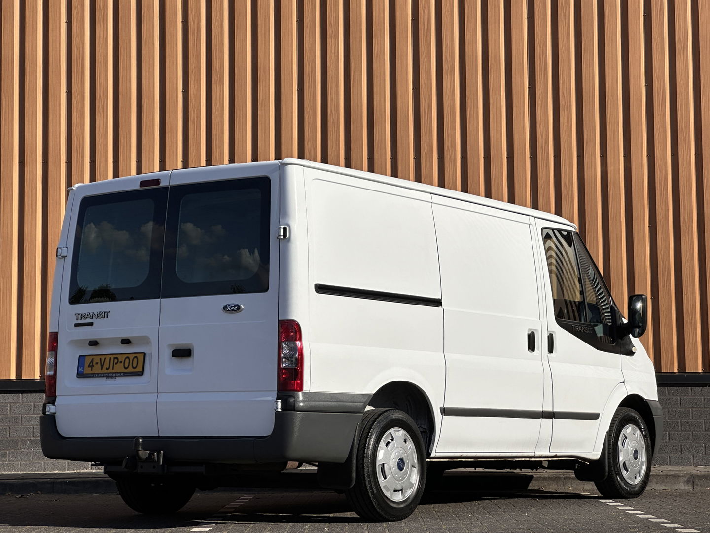 Ford Transit 260S 2.2 TDCI Economy Edition | APK 09-2026!! | Trekhaak | Radio CD-Speler | Centrale Deurvergrendeling | Elektrische Ramen Voor |