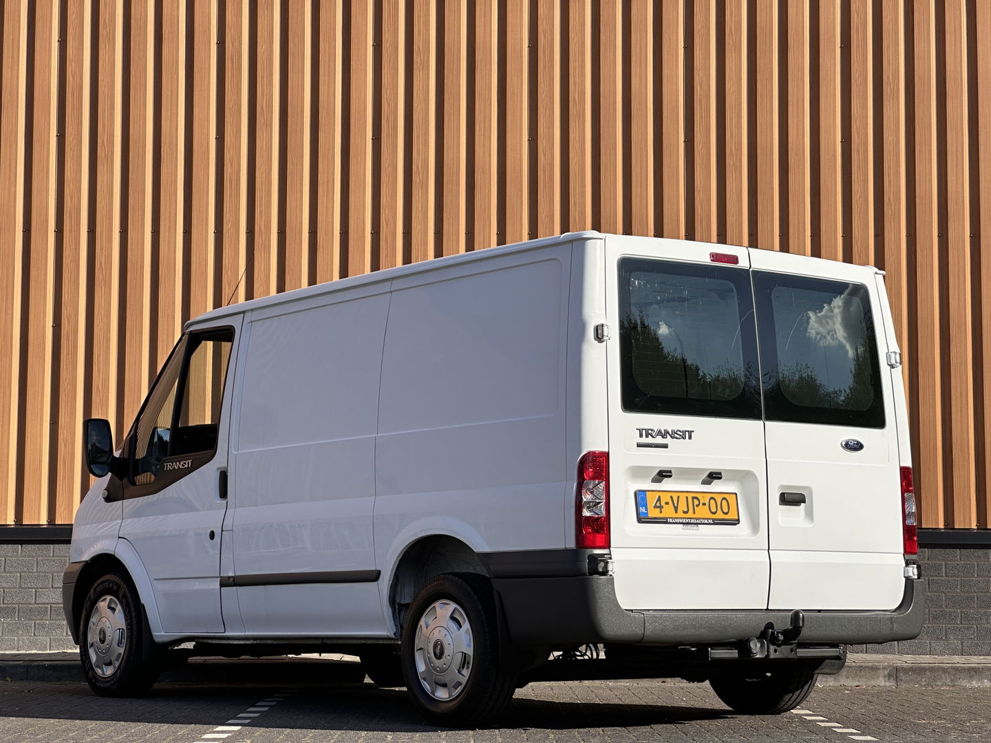 Ford Transit 260S 2.2 TDCI Economy Edition | APK 09-2026!! | Trekhaak | Radio CD-Speler | Centrale Deurvergrendeling | Elektrische Ramen Voor |