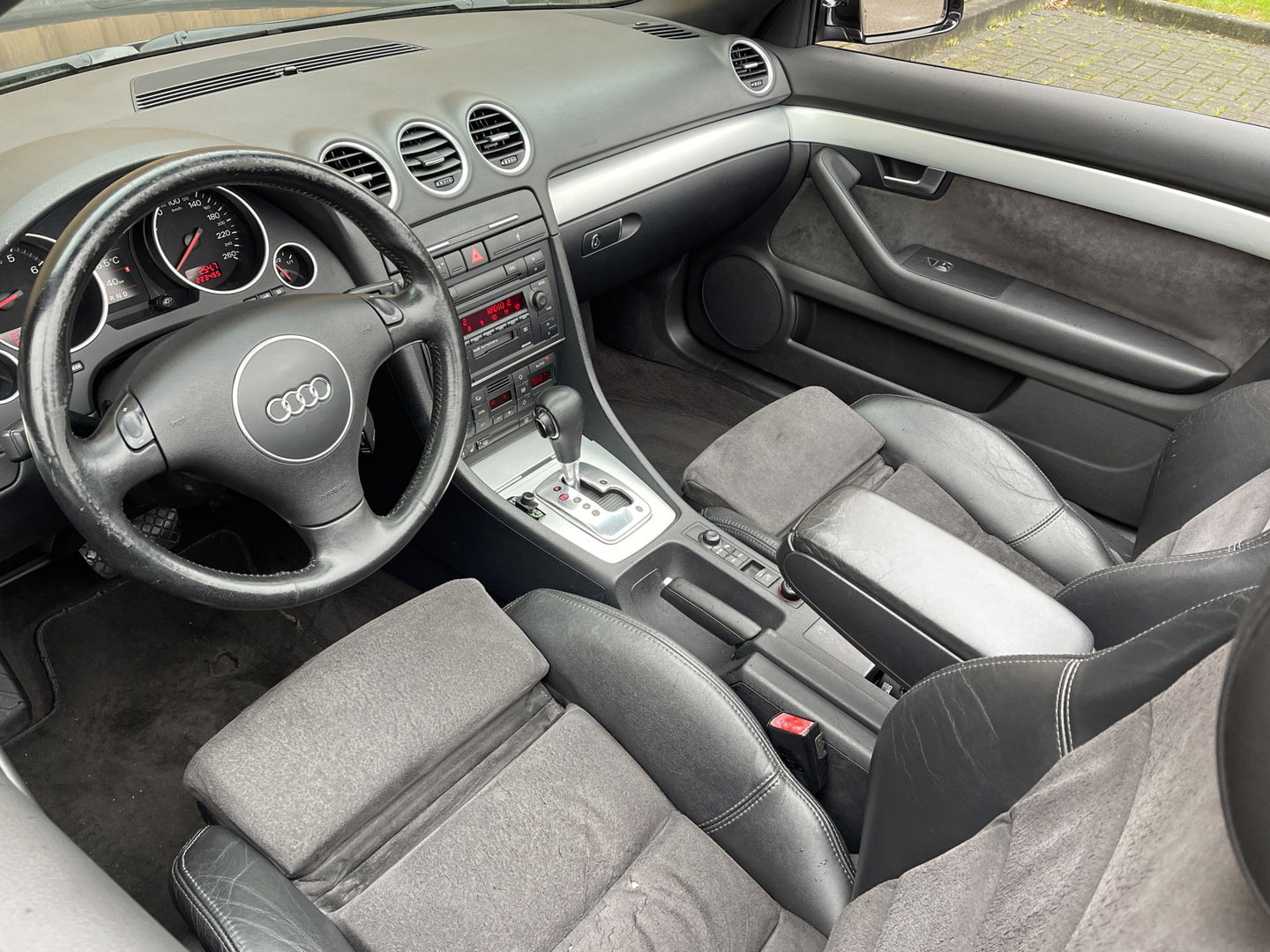 Audi A4 Cabriolet 3.0 V6 Exclusive | Cruise Control | Parkeersensoren | Airconditioning | Stoelverwarming | Elektrisch Bedienbare Voorstoelen |