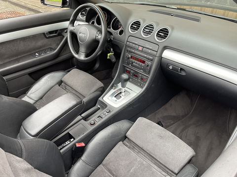Audi A4 Cabriolet 3.0 V6 Exclusive | Cruise Control | Parkeersensoren | Airconditioning | Stoelverwarming | Elektrisch Bedienbare Voorstoelen |
