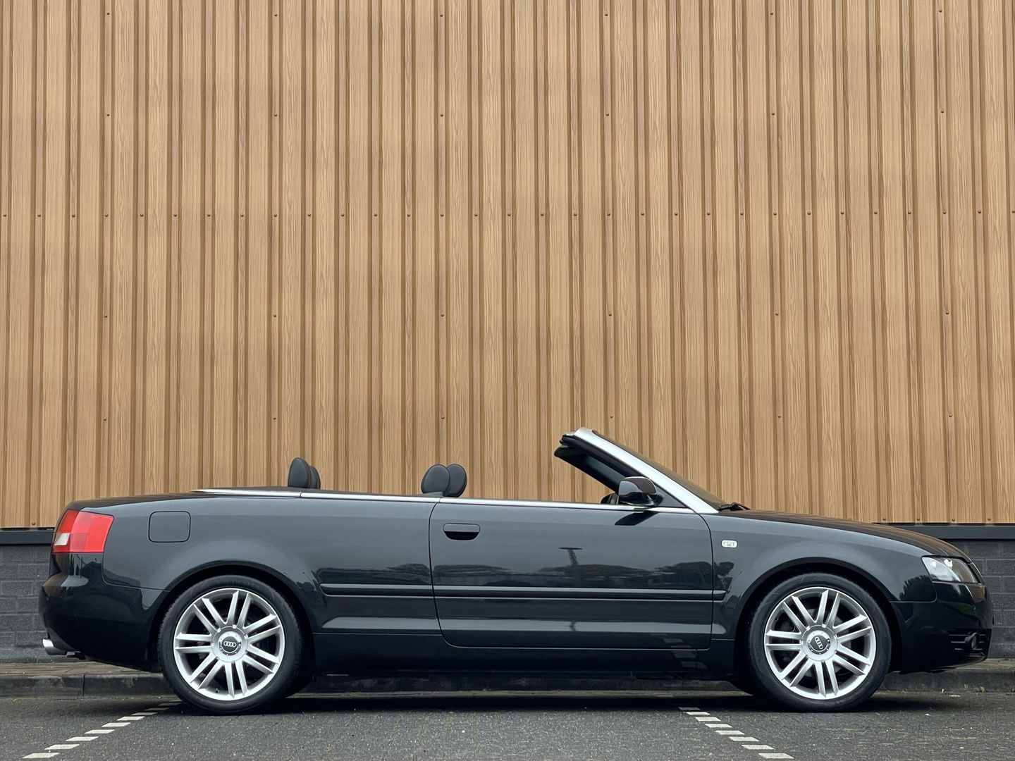 Audi A4 Cabriolet 3.0 V6 Exclusive | Cruise Control | Parkeersensoren | Airconditioning | Stoelverwarming | Elektrisch Bedienbare Voorstoelen |