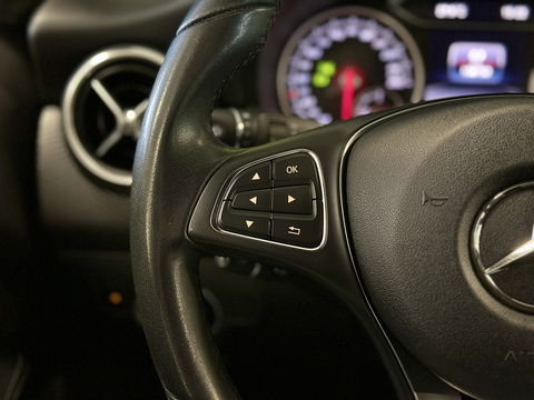Mercedes-Benz A-Klasse 160 Ambition | Trekhaak | Cruise Control | Parkeersensoren | Navigatie | Isofix | Airconditioning | Bluetooth | Lichtmetaal 16" |